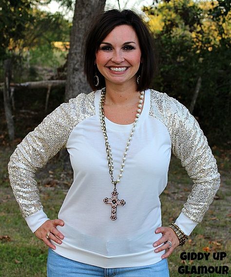 Off The Beaten Path Ivory Shirt with Gold Sequin Sleeves - Fall Fashion - www.gugonline.com Boho Cowgirl Style, Cute Products, Boho Brand, Steam Punk Jewelry, Boho Cowgirl, Country Girls Outfits, Giddy Up Glamour, Sequin Sleeve, Country Girl Style