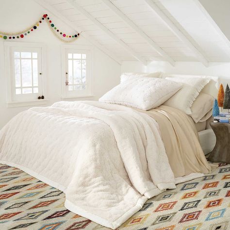 Carousel Woven Wool Rug Pine Cone Hill Bedding, Pine Cone Hill, Dash And Albert Rugs, Annie Selke, White Bed, Twin Xl Bedding, Bedding Pillows, Dash And Albert, Twin Comforter