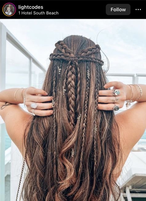 Viking Braids With Jewelry, Viking Hair Half Up Half Down, Pirate Wench Hairstyles, Wavy Boho Hair, Female Pirate Hairstyles Easy, Boho Braided Hair, Braid Jewelry Hairstyles, Braids Hairstyles Viking, Hair Down With Small Braids