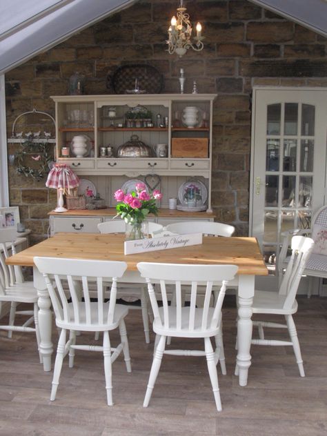 Painted Wood Kitchen Table, Farmhouse Table Paint Ideas, Painted Farmhouse Table, Painted Wood Table, Solid Wood Kitchen Cabinets, Cottage Dining, Solid Wood Kitchens, Farmhouse Kitchen Tables, Grey Dining Room