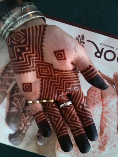 . North African Henna, African Henna Designs, Mauritanian Henna, African Henna, Henna Sleeve, Henna Eyebrows, Finger Henna Designs, Henna Body Art, Henna Style