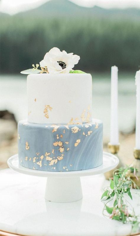 a chic wedding cake with a white and blue marble tier, gold leaf and white anemones on top is a lovely idea Light Blue Wedding Cake, Modern Wedding Cake Toppers, Geometric Wedding Cakes, Types Of Wedding Cakes, Funny Wedding Cakes, Funny Wedding Cake Toppers, Pretty Wedding Cakes, Monogram Cake Toppers, Wedding Cake Pictures