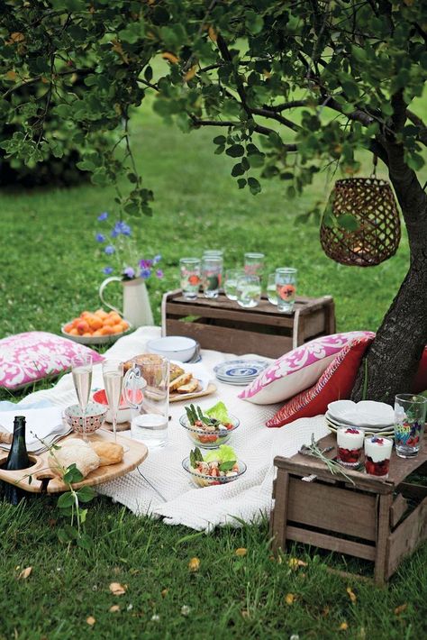 Beautiful picnic spread with wood storage crate tables,vhll hanging lantern in tree, and pillows for seating. Lanterns In Trees, Crate Table, Picnic Inspiration, Picnic Birthday, Romantic Picnics, Deco Nature, Picnic Date, Perfect Picnic, Picnic Time