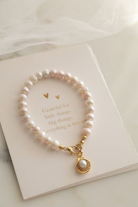 Bracelet Cards Packaging, Pearl Bracelet Designs, Delicate Pearl Jewelry, Gold Beads Bracelet, Real Pearl Bracelet, Bracelet Minimal, Lot Of Jewelry, Rose Ribbon, Bracelet Packaging