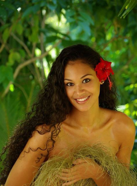 Miss Tahiti 2014 Hawaiian Woman, Hawaiian Dancers, Polynesian Islands, Hula Dancers, Polynesian Culture, Baywatch, Island Style, Island Girl, Tahiti