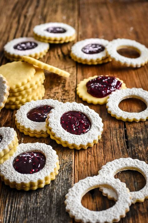 Raspberry Jam-filled Sablé Sandwiches (3) French Snacks, مربى الفراولة, Sable Cookies, Eastern France, Roman Food, French Cookies, Delicious Christmas Cookies, Jam Cookies, French Recipes