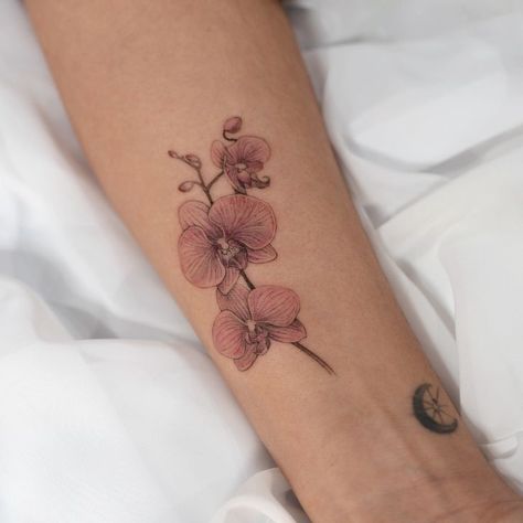 Orchid Tattoo Design, Orchid Flower Tattoos, Small Mandala Tattoo, Buddha Tattoo Design, Orchid Tattoo, Clover Tattoos, Beautiful Flower Tattoos, Small Flower Tattoos, Flower Tattoo Arm