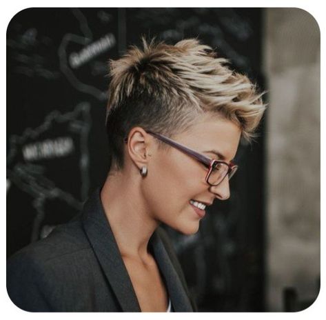 Short Hair And Glasses, Hair And Glasses, Women Undercut, Funky Short Hair, Short Spiky Hairstyles, Hair Undercut, Haircut Curly, Short Hair Pixie Cuts, Spiky Hair