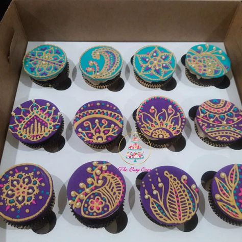 Indian Cupcakes, Jasmine Cupcakes, Mehndi Cupcakes, Diwali Cupcakes, Aladdin Theme, Multicolor Wedding, Easy Mehndi, Mehndi Simple, Beautiful Cupcakes