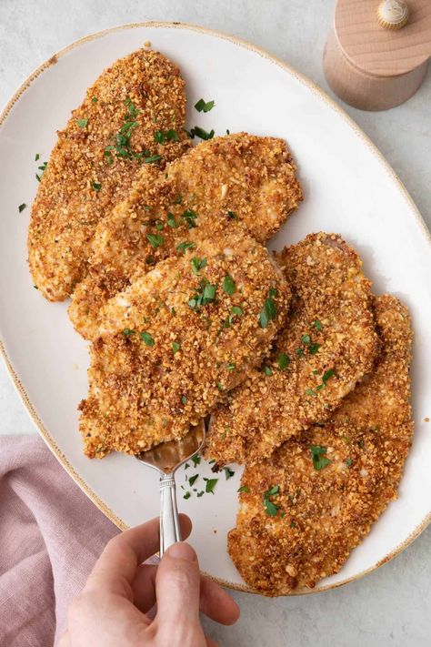 This Almond Crusted Chicken is crunchy and juicy, ready in 30 minutes with only a few ingredients, perfect for busy weeknight dinners! | Almond Crusted Chicken | Baked Almond Crusted Chicken | Almond Crusted Chicken Breasts Recipe | How to Make Almond Crusted Chicken | Easy Almond Crusted Chicken | Easy Chicken Recipes | Weeknight Chicken Dinner | Almond Baked Chicken, Almond Flour Crusted Chicken, Chicken Almondine, Feelgoodfoodie Recipes, Walnut Crusted Chicken, Carnivore Ideas, Chicken Oven, Pecan Crusted Chicken, Crusted Chicken Breast