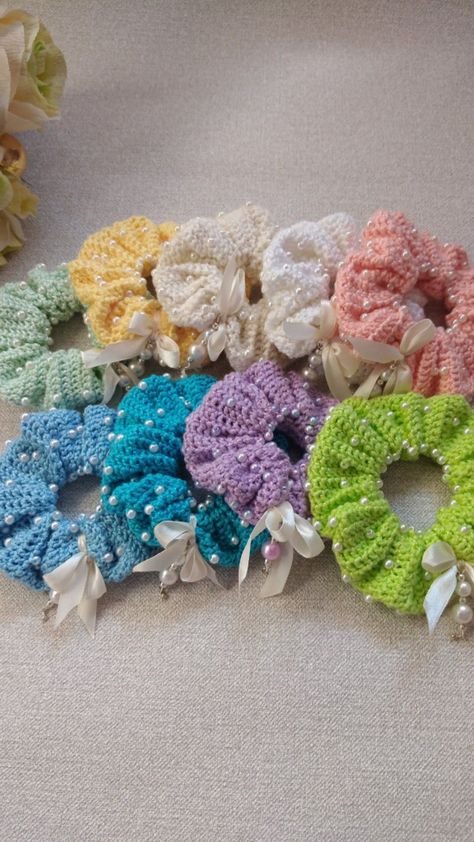 Scrunchies ideas 2023 Diy Crochet Hair Accessories, Scrunchies Ideas, Diy Hair Accessories Tutorial, Crochet Ponytail, Crochet Hair Bows, Crochet Bunting, Metric System, Crochet Earrings Pattern, Crochet Turtle