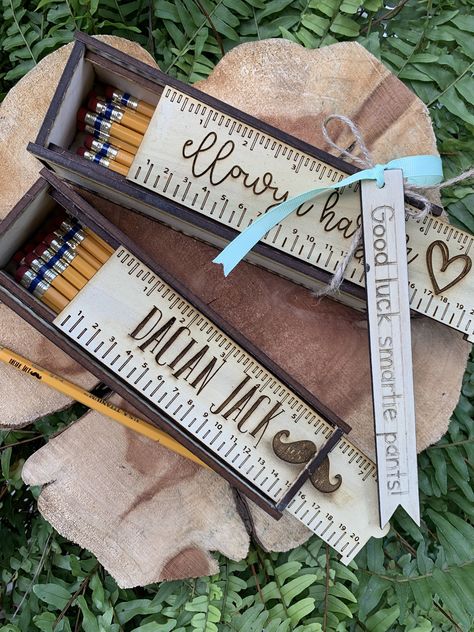 Send your kid back to school in style. These adorable pencil boxes are the way to do it! They are laser cut with their name and 6 inch ruler engraved on the top lid. The lid slides in and out to be able to put their pencils, pens, erasers, etc. They measure 1 3/4” tall, 2 1/4” deep and 8 1/4” long. Our pencil box comes with 6 engraved personalized pencils. Laser Engraved Pencils, Cheap Wedding Favor Ideas, Laser Cut Gift Ideas, Wood Laser Cut Ideas, Wood Gift Ideas, Laser Cut Wood Jewelry, Wood Crafts Ideas, Engraved Pencils, Cheap Wedding Favors