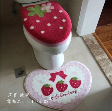 Kawaii Rugs, Strawberry Bathroom, Kawaii Bathroom, Strawberry Stuff, Strawberry Bars, Bathroom Decor Rugs, Christmas Elf Outfit, Mother Garden, Strawberry Water