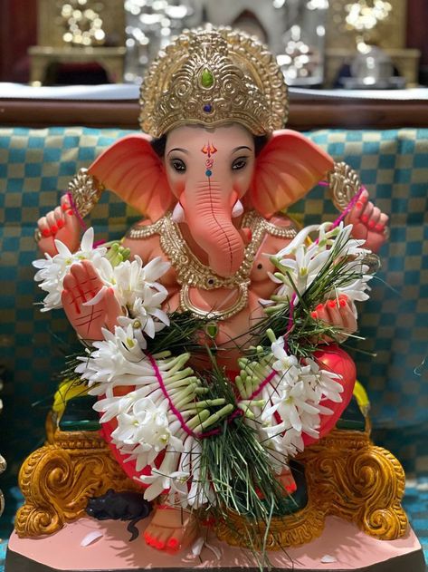 Ganpati Bapa Aesthetic, Ganapati Bappa Morya, Pre Wedding Photoshoot Beach, Meenakshi Amman, Ganpati Photo Hd, Ganpati Decoration Theme, Shri Ram Wallpaper, Indian Flag Images, Ganpati Bappa Wallpapers