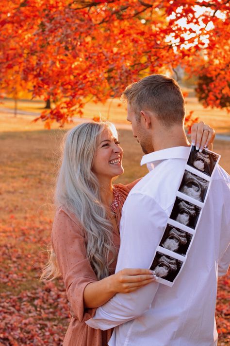 Fall Pregnancy Announcement, Fall Pregnancy, Pregnancy Announcement Ideas, Fall Maternity, Announcement Ideas, Pregnancy Announcement, Baby Announcement, Baby Things, Couple Photos