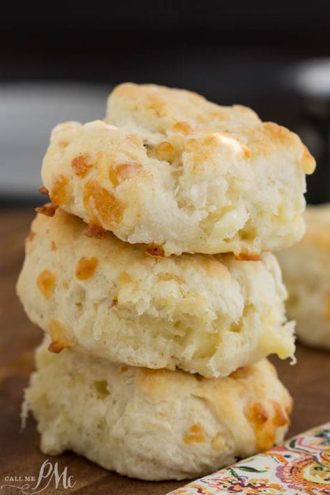 Blue Cheese Biscuits, Blue Cheese Biscuits Recipe, Blue Cheese Bread, Southern Biscuits, Holiday Baking Recipes, Homemade Bread Recipes Easy, Cheese Biscuits, Biscuit Bread, Cooking Bread