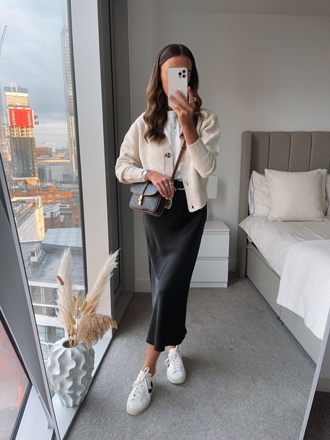 Euro Vacation, Corporate Outfit, Work Capsule, Corporate Baddie, Smart Casual Work Outfit, Work Fits, Outfit Chic, Stylish Work Attire, Business Casual Outfits For Work