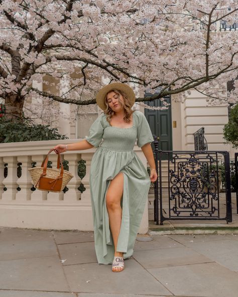 Plus Size Paris Outfits Summer, Cute Dresses Curvy, Romantic Fashion Style Plus Size, Feminine Curvy Outfits, Midsize Romantic Fashion, Curvy Outfits Summer Dresses, Spring Dresses Midsize, Mid Size Summer Dress, Midsize Romantic Outfits