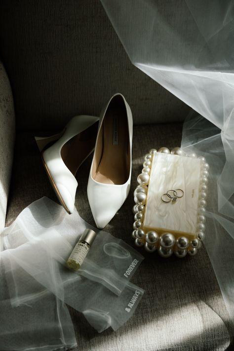 Bride Shoes Photography, Unique Detail Shots Wedding, Vintage Wedding Flat Lay, Bridal Accessories Photography, Editorial Wedding Details, Bride Detail Shots, Editorial Background, Wedding Concept Ideas, Wedding Flatlay Photography