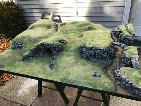 Make this with lift off hills to show caves inside. Dnd Diy, Aquarium Terrarium, Warhammer Terrain, 40k Terrain, Game Terrain, Spooky Town, Halloween Village, Wargaming Terrain, Office Christmas Decorations