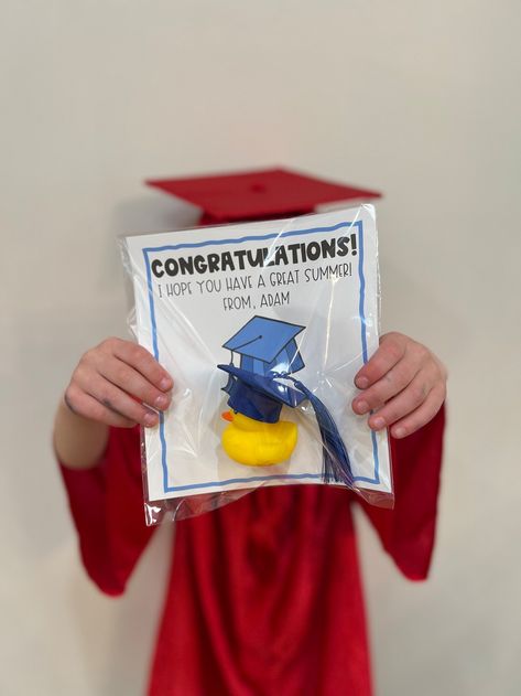 These cute graduation party ducks are the perfect way to celebrate little graduates!  Customize with your own message.  Perfect for Elementary, Kindergarten and PreK as gifts for classmates or for students from thier teacher! Gifts For Classmates, Class Party Favors, Gift For Classmates, End Of Year Party, Graduation Party Favors, Goody Bags, End Of Year, School Gifts, Favor Bags