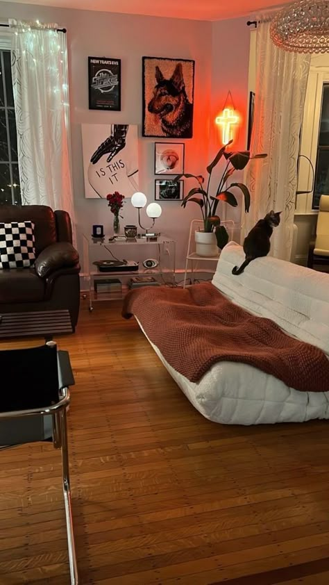 Coco Blake Apartment, Small Couple Apartment Ideas, Studio Apartment Ideas Loft, Grunge Eclectic Decor, Alt Living Room Aesthetic, Modern Eclectic Apartment Bedroom, Moody Eclectic Decor Living Room, Regular Apartment Decor, Dark Eclectic Maximalism