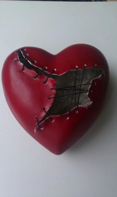 Sculptures About Love, Deep Meaning Sculptures, Heart Made Out Of Clay, Cool Clay Sculpture Ideas, Dark Clay Art, Love Clay Art, Heart Clay Sculpture, Heart Clay Art, Heart Sculpture Art