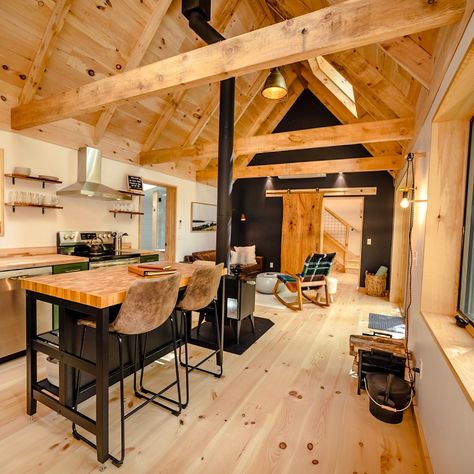 Small Attic Kitchen Ideas, Airbnb Plans, Modern Cabin Plans, Design Airbnb, Modern Rustic Cabin, Modern Cabin House, Multigenerational House, Garage Attic, House Plan With Loft