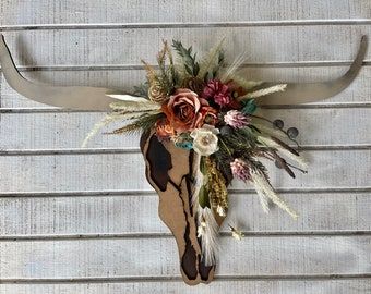 Wall Decor With Wood, Decor With Wood, Animal Skull Decor, Western Wreaths, Western Skull, Cow Skull Decor, Cow Skull Art, Horns Decor, Antlers Decor