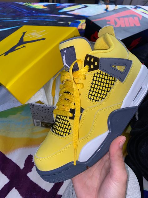 #jordanretro #retro4s #yellow #lighting Lightning 4s, Cute Outfits With Jordans, Yellow Lighting, Nike Shoes Women Fashion, Cute Nike, Tenis Vans, Trendy Shoes Sneakers, Yellow Sneakers, Jordan Shoes Girls