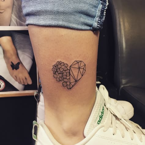 Geometric heart tattoo Diamond Heart Tattoo, Geometric Heart Tattoo, Love Yourself Tattoo, Anchor Tattoo Design, Heart Tattoos, Heart Tattoo Designs, Diy Tattoo, Geometric Heart, Sister Tattoos