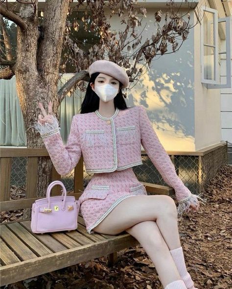 Asian Barbie Outfit, Chanel Outfit Aesthetic Korean, Chanel Set Outfit, Pink Tweed Blazer Outfit, Tweed Set Outfit, Pink Tweed Set, Chanel Outfit Aesthetic, Pink Tweed Dress, Rich Girl Outfits