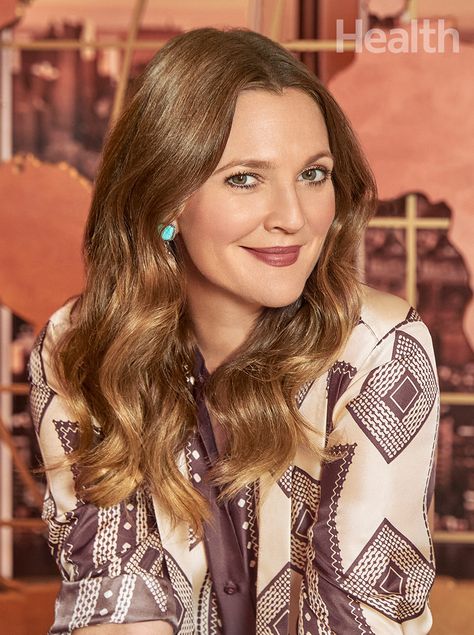 Drew Barrymore Soft Autumn, Drew Barrymore Color Season, Drew Barrymore Hairstyles, Drew Barrymore Hair Color, Drew Barrymore Brunette, Drew Barrymore Style 2023, Drew Barrymore Style Now, Drew Barrymore Now, Drew Barrymore Makeup