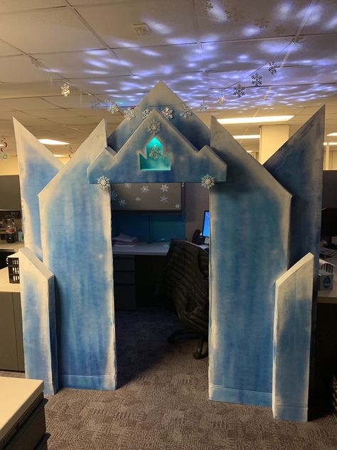 Christmas cubicle decorating contest. Frozen Castle. 1st place! 😃 Diy Frozen Castle Cardboard How To Make, Frozen Cubicle Decorations, Elsa Door Decoration Frozen, Frozen Office Decorations, Frozen Castle Template, Frozen Set Design, Elsa Castle Diy, Frozen Castle Cardboard, Christmas Cubicle Decor