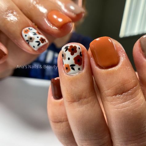 Cool Short Nails Fall, Cute Fall Nail Ideas Short, Fall Nails For Family Pictures, Fall Gel Short Nails, Fall Nails For Little Kids, Simply Fall Nails, Gel Manicure Fall, Gel Manicure Short Nails Fall, Fall Nails Floral