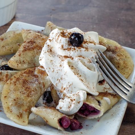 Saskatoon Berry Recipe, Saskatoon Berry Pie, Berry Pie Filling, Berry Filling, Perogies Recipe, Ukrainian Food, Berry Pancakes, Saskatoon Berry, Cheesecake In A Jar