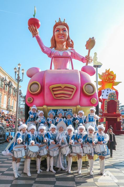 Carnaval de Nice / Nice Carnival - Corso carnavalesque - Day Carnival Parade - France - Chamelle Photography Travel Blog Nice Carnival France, Parade Photography, Multicultural Festival, Carnival Parade, Carnival Festival, Travel France, Visit France, Nice France, Paris City