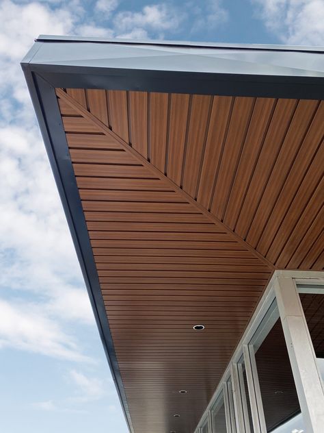 Project Inspiration - Forma Steel | Metal Roofing and Siding Examples Acp Roof Design, Roof Eaves Design, Wood Celing Roof Design, Roof Soffit Ideas, Spandrel Ceiling Exterior, Wood Roof Design, Classic Roof Design, Exterior Ceiling Design, Metal Roof Detail