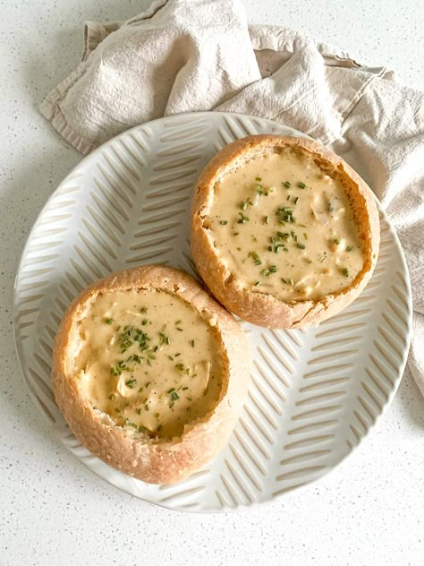 Sourdough bread bowls are the best way to serve soup, especially during the fall and winter seasons. There's no cozier way to enjoy a meal! They're the perfect soup bowl size! Sourdough Bread Bowl Recipe, Bread Bowls For Soup, Sourdough Bread Bowls, Autumn Food Ideas, Bread Bowl Soup, Supper Sides, Easy Sourdough Bread, Desserts Apple, Bread Bowl Recipe