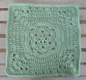 There's nothing like a brand new granny square crochet pattern. The Green Eyelet Flower Square is just the crochet flower pattern you've been looking for. Crazy Crochet, Crochet Squares Afghan, Crochet Blocks, Manta Crochet, Afghan Patterns, Crochet Square Patterns, Granny Squares Pattern, Crochet Motifs, Granny Square Crochet Pattern