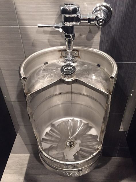 The bathroom can be decorated, too. Man Cave Toilet, Bathroom Design Restaurant, Brewery Ideas, Bar Deco, Pub Ideas, Pub Design, Men Cave, Man Cave Bathroom, Pub Set