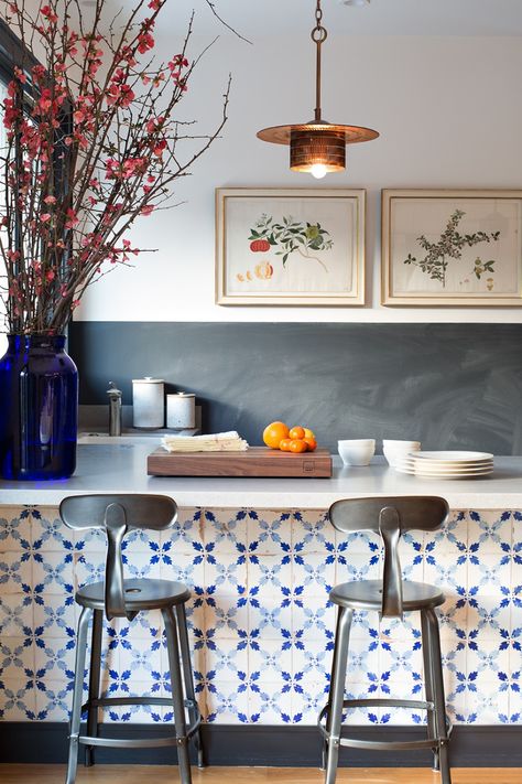 Portuguese Tiles, Commercial Interior Design, Kitchen Tiles, Home Decor Kitchen, Modern Interior Design, Interior Design Kitchen, Decor Interior Design, Kitchen Inspirations, Kitchen Interior