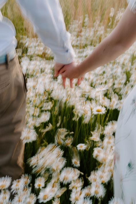 Couple In A Field Of Flowers, Couples In Flower Field, Countryside Couple Aesthetic, Couple In Field Photography, Field Of Daisies Aesthetic, Wedding In Flower Field, Couple In Flower Field Aesthetic, Couple Flower Field, Husband And Wife Aesthetic