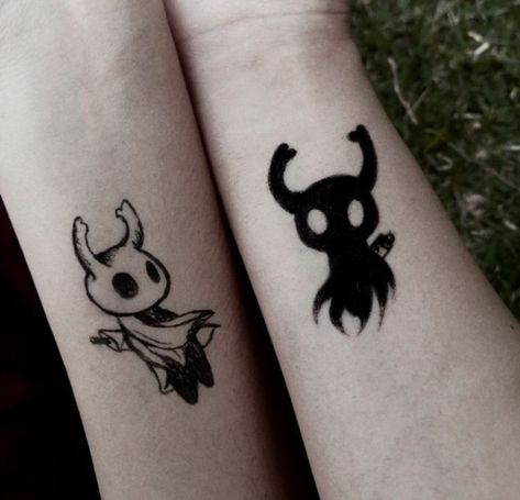 Couple Tattoos Dark Aesthetic, Dark Couples Tattoos, Matching Dark Tattoos, Dark Couple Tattoos, Tatuagem Hollow Knight, Hollow Knight Tattoo Ideas, Souls Tattoo Ideas, Cosmic Horror Tattoo, Dark Matching Tattoos