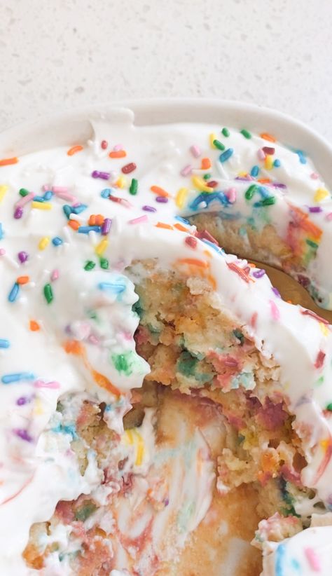 Baked Oats Tiktok, Protein Birthday Cake, Funfetti Sprinkles, Healthy Birthday Cake, The Best Birthday Cake, Healthy Birthday Cakes, Best Birthday Cake, Healthy Birthday, Healthy Breakfast Snacks