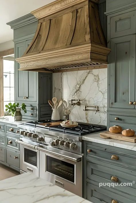 kitchen-backsplash-43 Luxury Kitchen Ideas, Backsplash Trends, Kitchen Backsplash Trends, Lake House Kitchen, 2024 Kitchen, Dream Kitchens Design, Farmhouse Kitchen Design, French Country Kitchen, Kitchen Inspiration Design