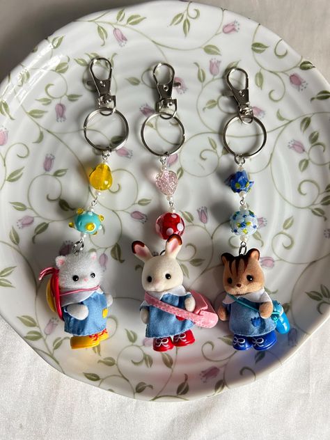 Kawaii Keychains, Calico Critter, Canva Tutorial, Calico Cat, Diy Keychain, Beaded Keychains, Kawaii Fashion, Keychains, 6 Inches