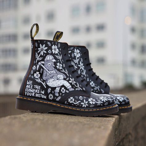 DIY DOC'S: JOE LA PLACA - Dr. Martens Blog Dc Martens Outfit, Arteza Markers, Doc Martens Outfits, Bird Man, Doc Martens Boots, Martens Boots, Casual Styles, Shoe Inspo, Painted Shoes