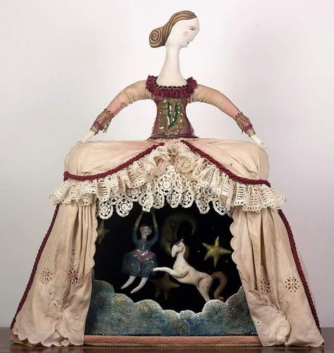 Circus Diorama, Doll Sculpture, Sculpture Textile, Textile Art Dolls, Toy Theatre, Vintage Theatre, Textile Sculpture, Puppet Theater, Art Dolls Handmade