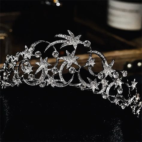 Night Court Crown, Star Crown Aesthetic, Night Court Fashion, Crown Of Stars, We Are Made Of Stardust, Star Tiara, Tiara Party, Crown Fashion, Fantasy Crown